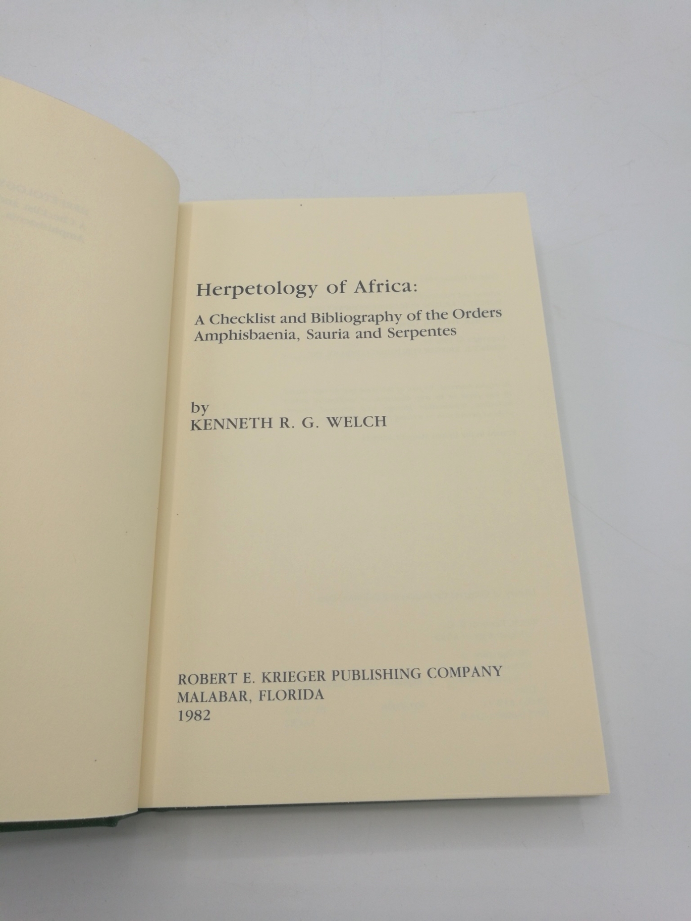 Welch, Kenneth R. G.: Herpetology of Africa A Checklist and Bibliography of the Orders Amphisbaenia, Sauria and Serpentes.