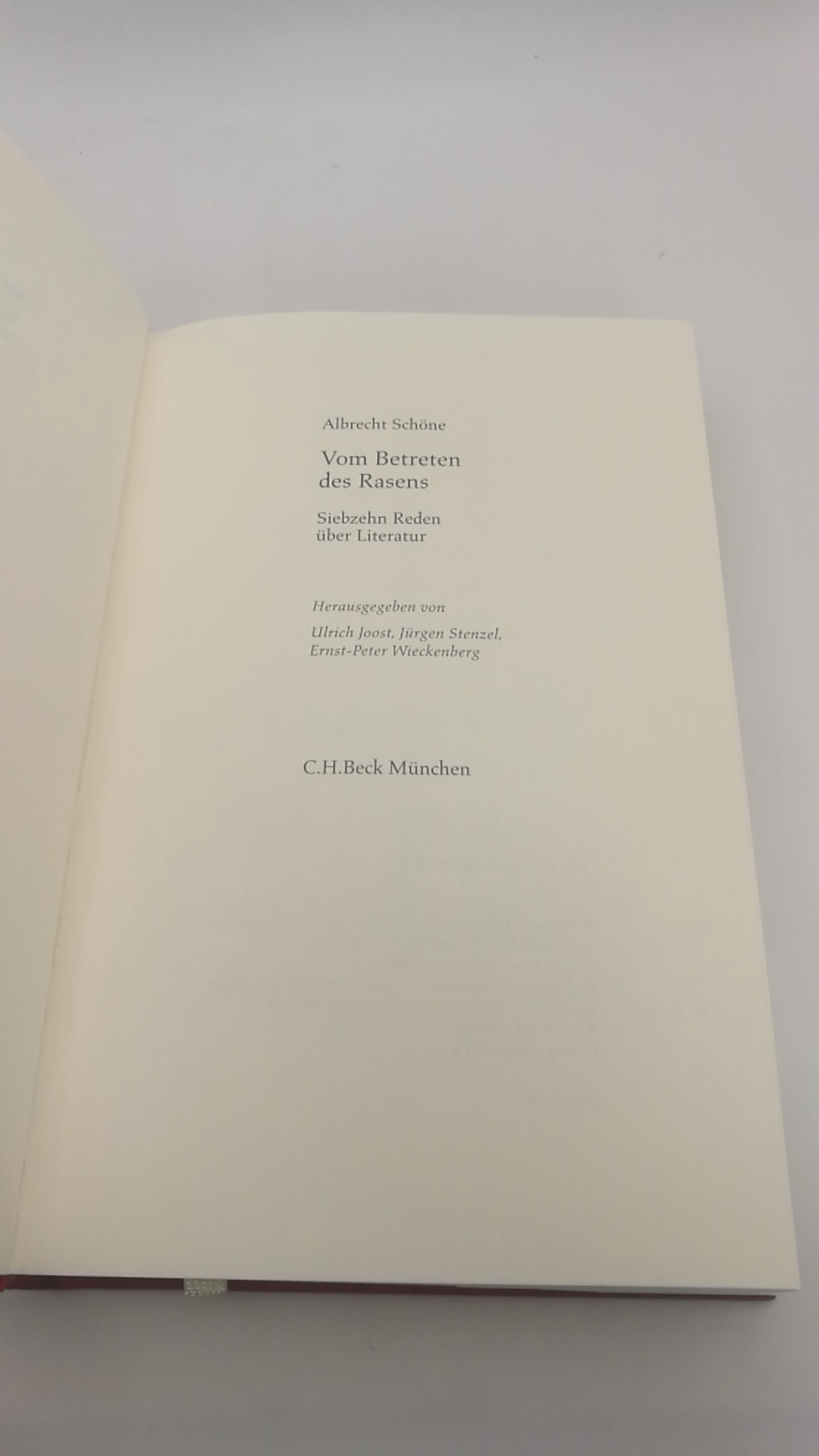 Schöne, Albrecht: Vom Betreten des Rasens Siebzehn Reden über Literatur / Albrecht Schöne. Hrsg. von Ulrich Joost ...