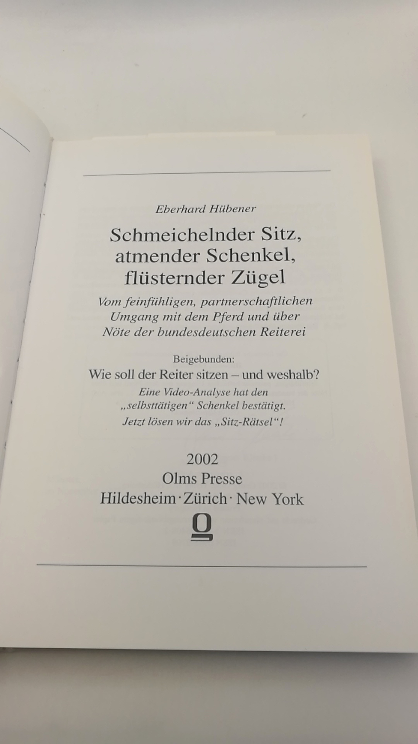 Hübener, Eberhard: Schmeichelnder Sitz, atmender Schenkel, flüsternder Zügel Vom feinfühligen, partnerschaftlichen Umgang mit dem Pferd und über Nöte der bundesdeutschen Reiterei