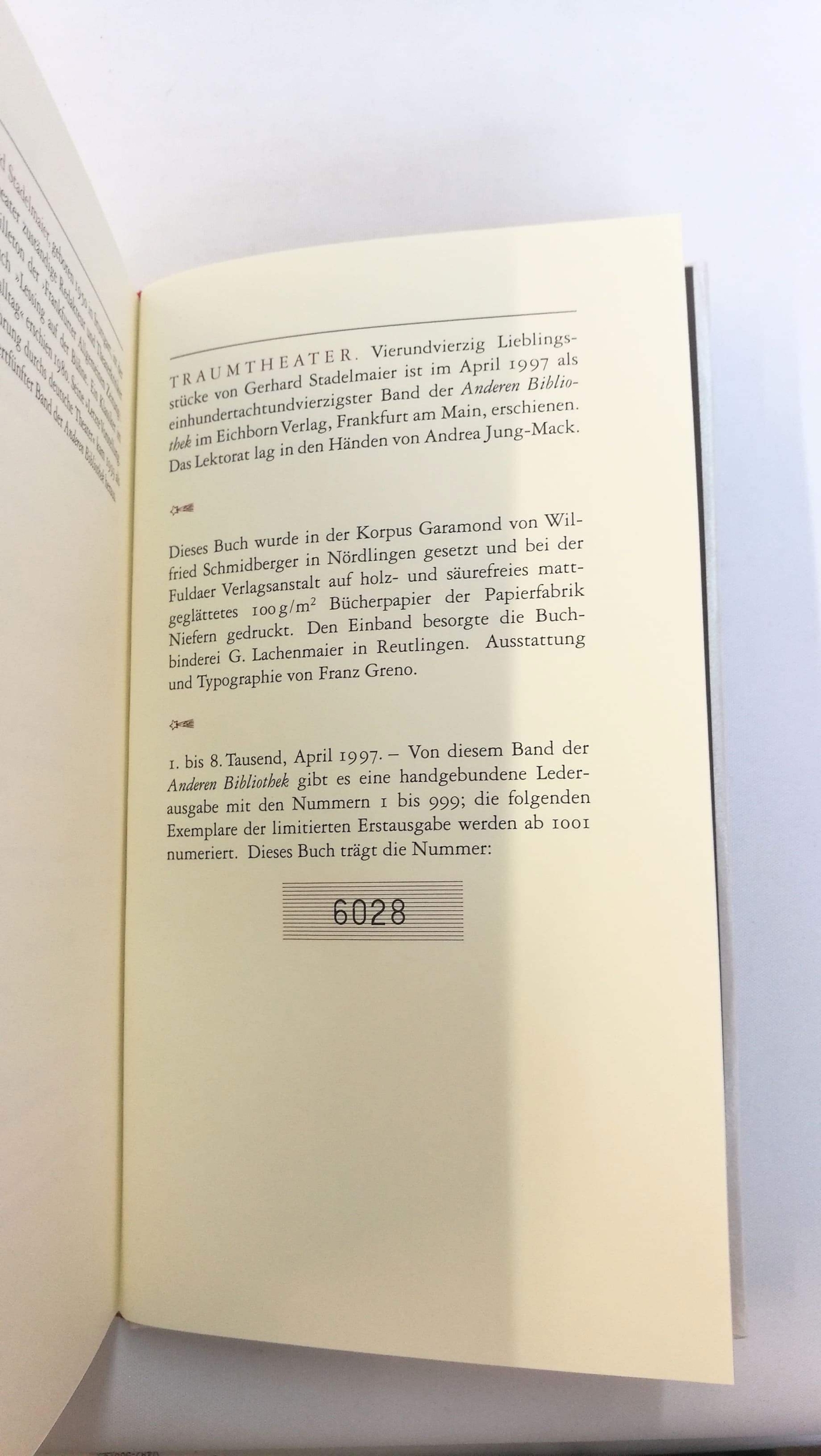 Stadelmaier, Gerhard (Verfasser): Traumtheater Vierundvierzig Lieblingsstücke. Numerierte Vorzugsausgabe. Nr. 553 (GA: 999).