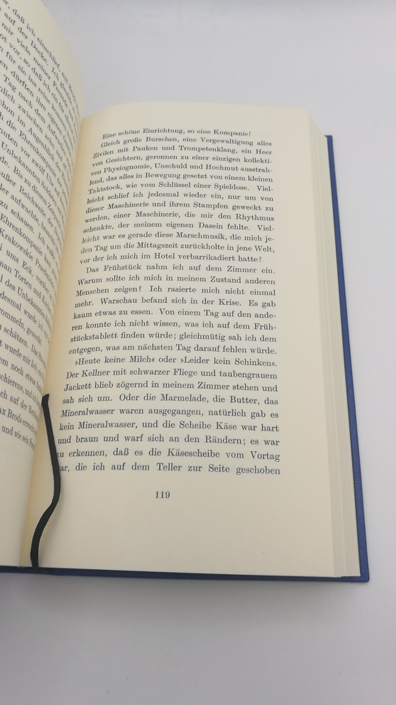 Richard Swartz: Roomservice. Geschichten aus Europas Nahem Osten. Aus dem Schwedischen von Jörg Scherzer Vorzugsausgabe, gebunden in kobaltblaues Leder. 4. Serie der Anderen Bibliothek "AB 109–144" (hier Band 142). Schwarze, goldgeprägte Rückenschildchen.