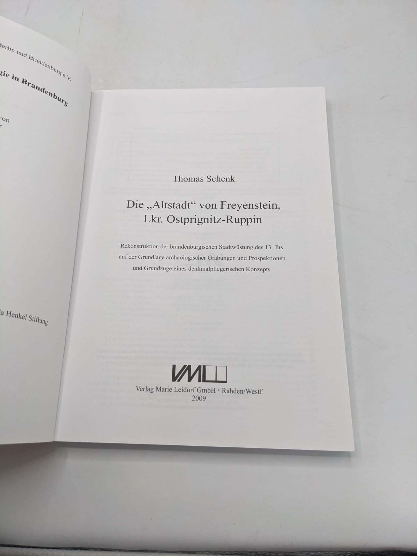 Schenk, Thomas: Die "Altstadt" von Freyenstein, Lkr. Ostprignitz-Ruppin Rekonstruktion der brandenburgischen Stadtwüstung des 13. Jhs. auf der Grundlage archäologischer Grabungen und Prospektionen und Grundzüge eines denkmalpflegerischen Konzepts