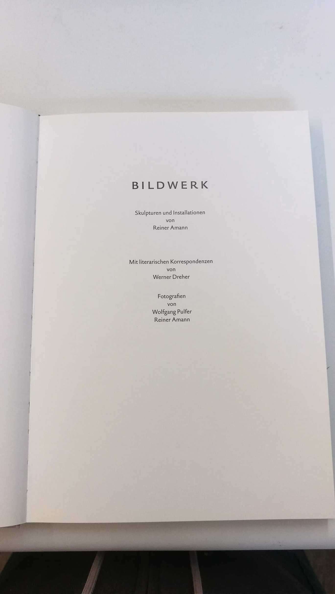 Amann, Reiner: Bildwerk Skulpturen und Installationen / von Reiner Amann. Mit literarischen Korrespondenzen von Werner Dreher. Fotogr. von Wolfgang Pulfer; Reiner Amann