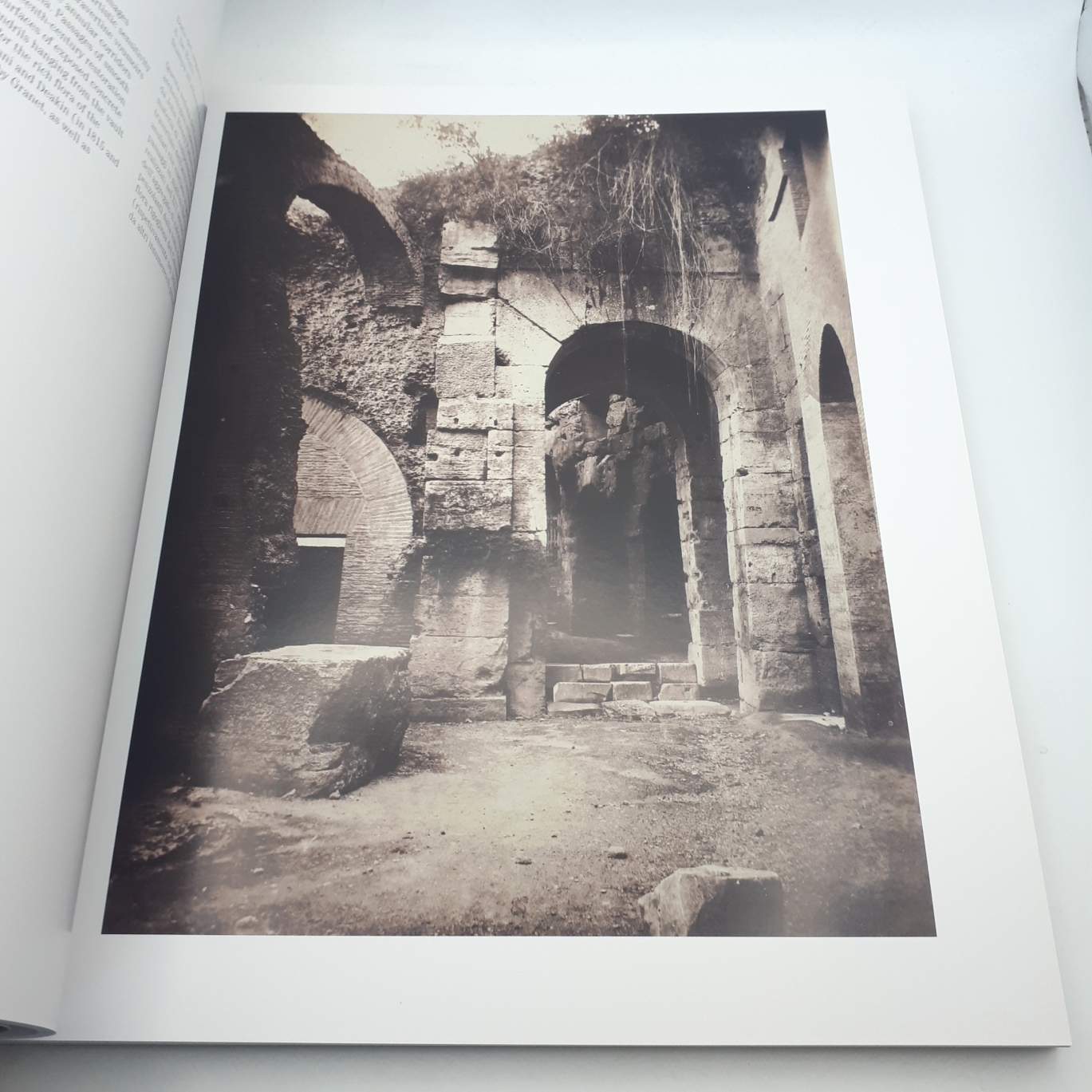 Lundberg, W. Bruce: Steps Off the Beaten Path Nineteenth-Century Photographs of Rome and Its Environs / Sentieri smarriti e ritrovati: Roma e dintorni nelle fotografie del secondo Ottocento