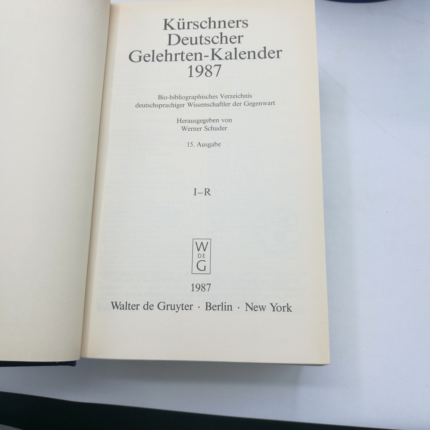 Schuder (Hrsg.), Werner: Kürschners Deutscher Gelehrten Kalender 1987.  A-z und Register. 3 Bände (=vollst.) 