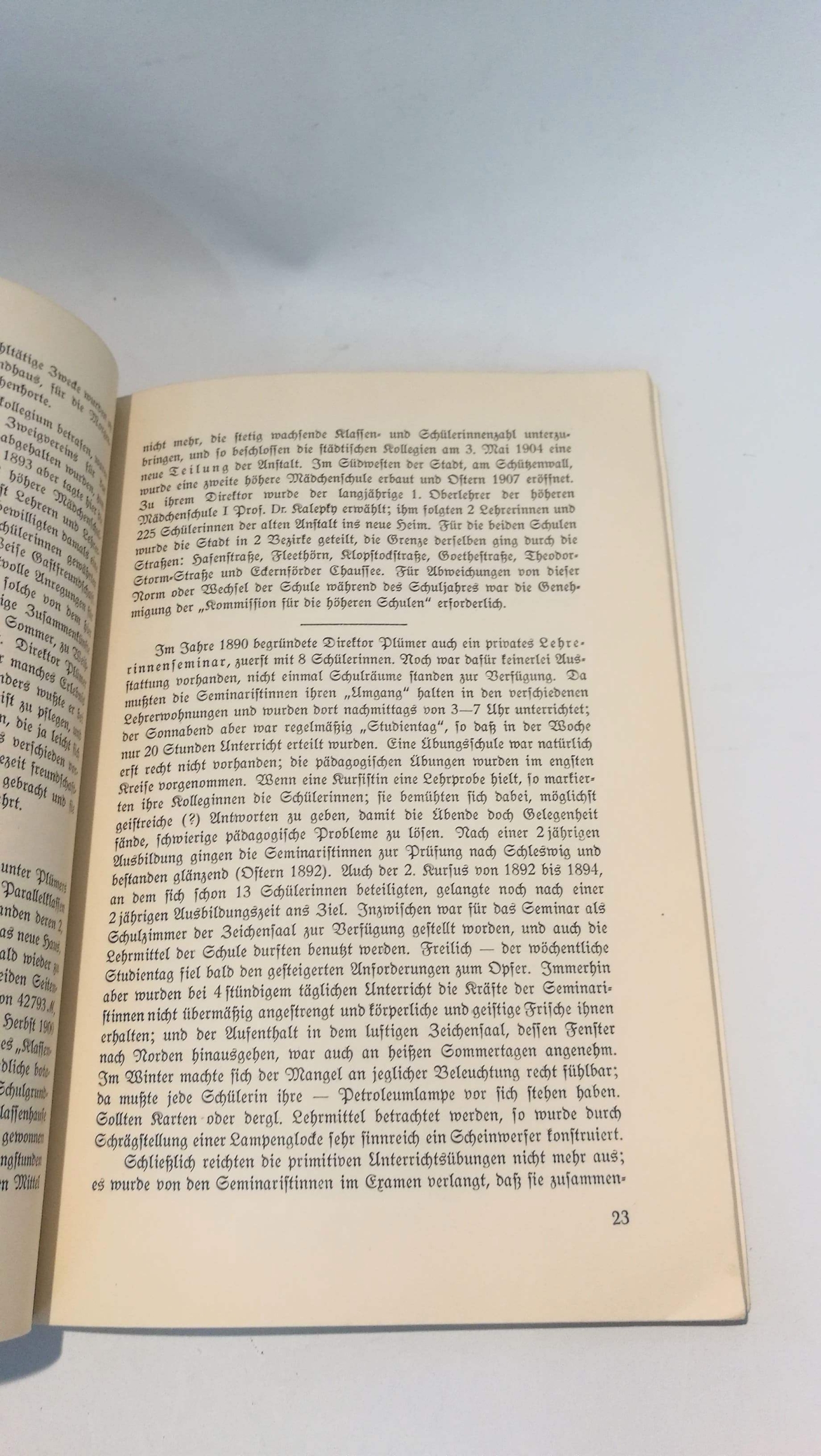 Dr. Ehrich (Oberstudiendirektor): 75 Jahre O.L.I. Kiel. Festschrift zur 75-Jahrfeier des Oberlyzeums I mit Reform-Realgymnasialer Studienanstalt zu Kiel.