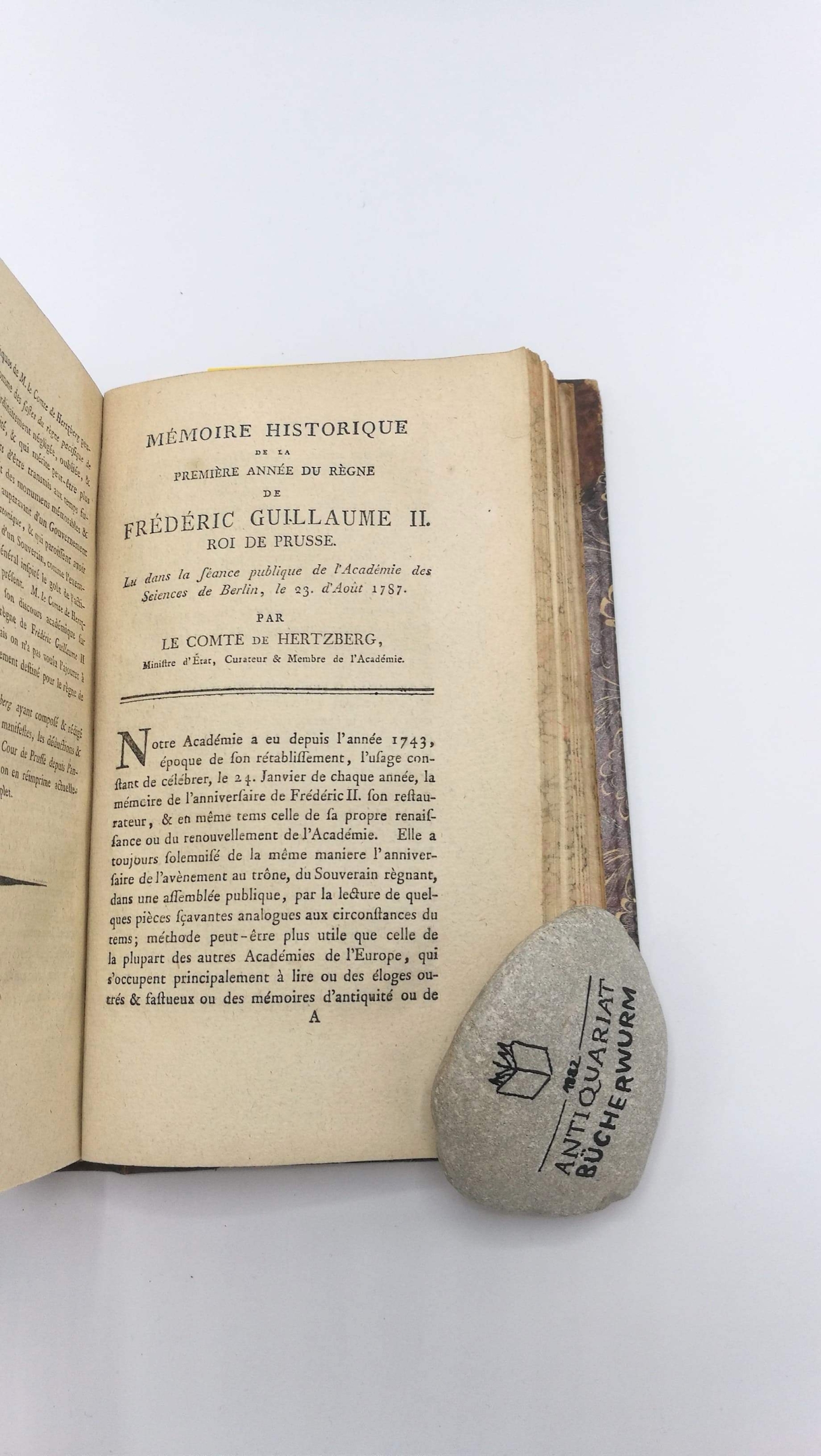 Hertzberg, M. Le Comte de: Huit dissertations que M. le Comte de Hertzberg a lues dans les assemblées publiques de l’Académie Royale des Sciences et Belles-Lettres de Berlin, tenues pour l’anniversaire du roi Frédéric II dans les années 1780-1787