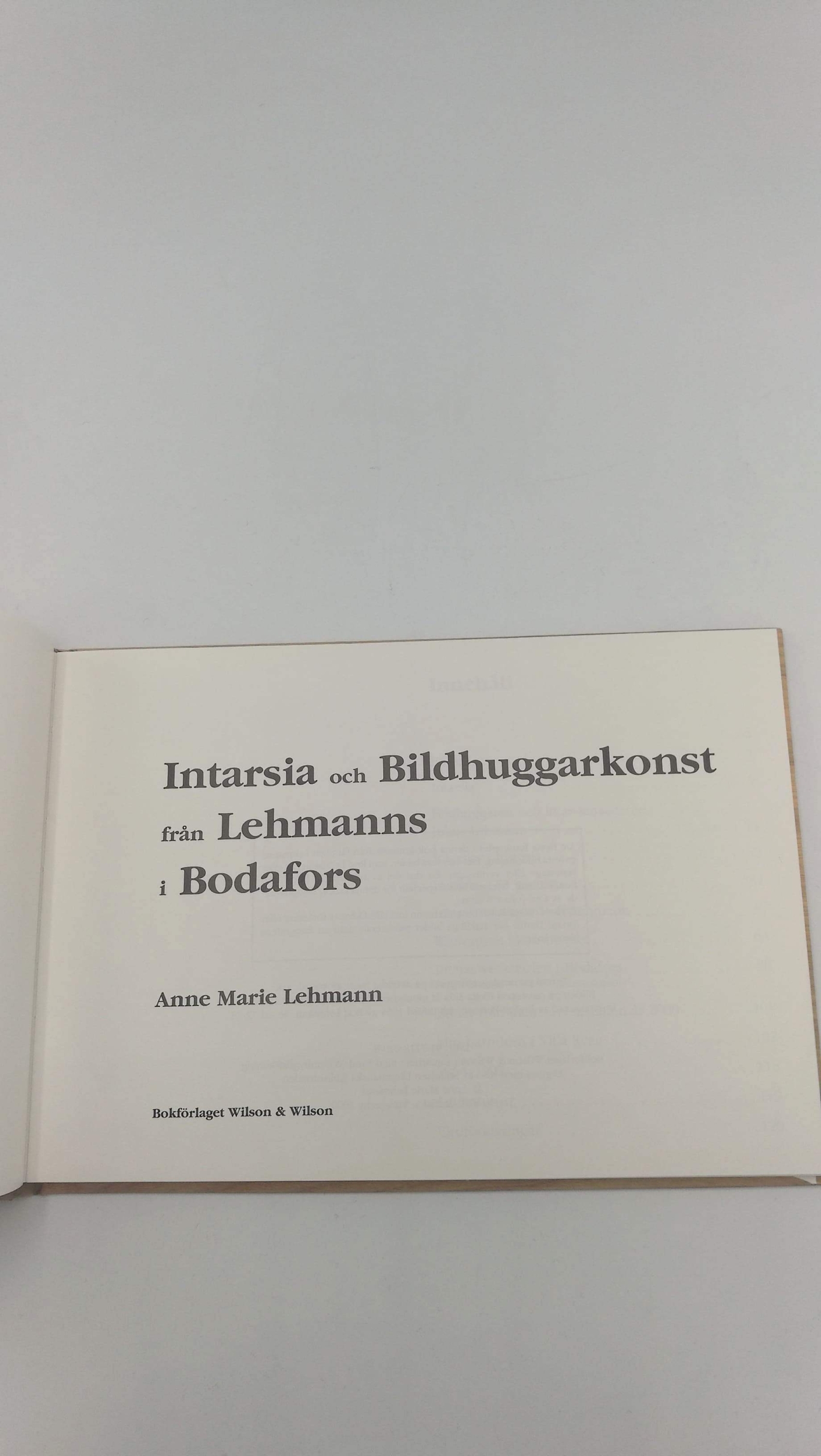 Lehmann, Anne Marie: Intarsia och bildhuggarkonst från Lehmanns i Bodafors.