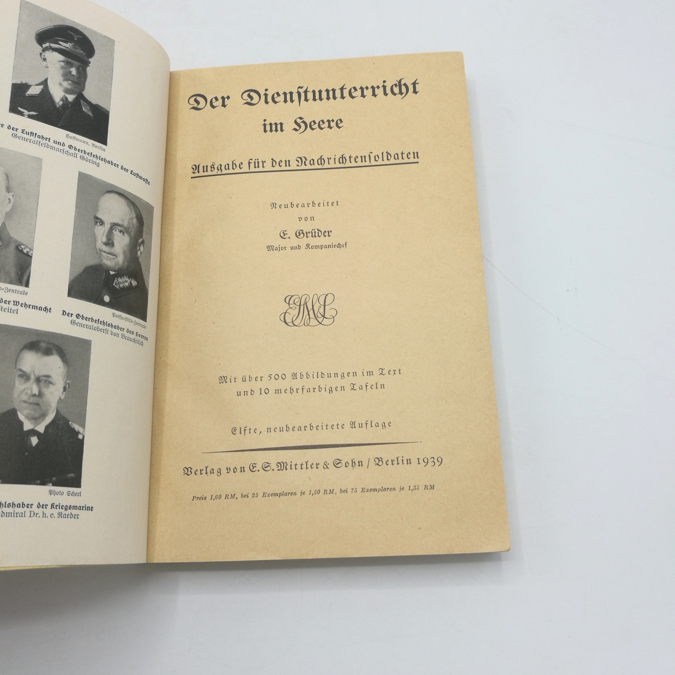 Reibert, W., E. Grüber., : Reibert, Der Dienstunterricht im Heere. Ausgabe für den Nachrichtensoldaten. Mit über 500 Abbildungen im Text und 14 mehrfarbigen Tafeln. Jahrgang 1937-1938. 