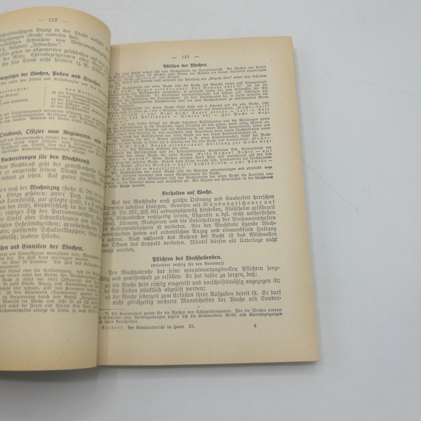 Reibert, W., E. Grüber., : Reibert, Der Dienstunterricht im Heere. Ausgabe für den Nachrichtensoldaten. Mit über 500 Abbildungen im Text und 14 mehrfarbigen Tafeln. Jahrgang 1937-1938. 