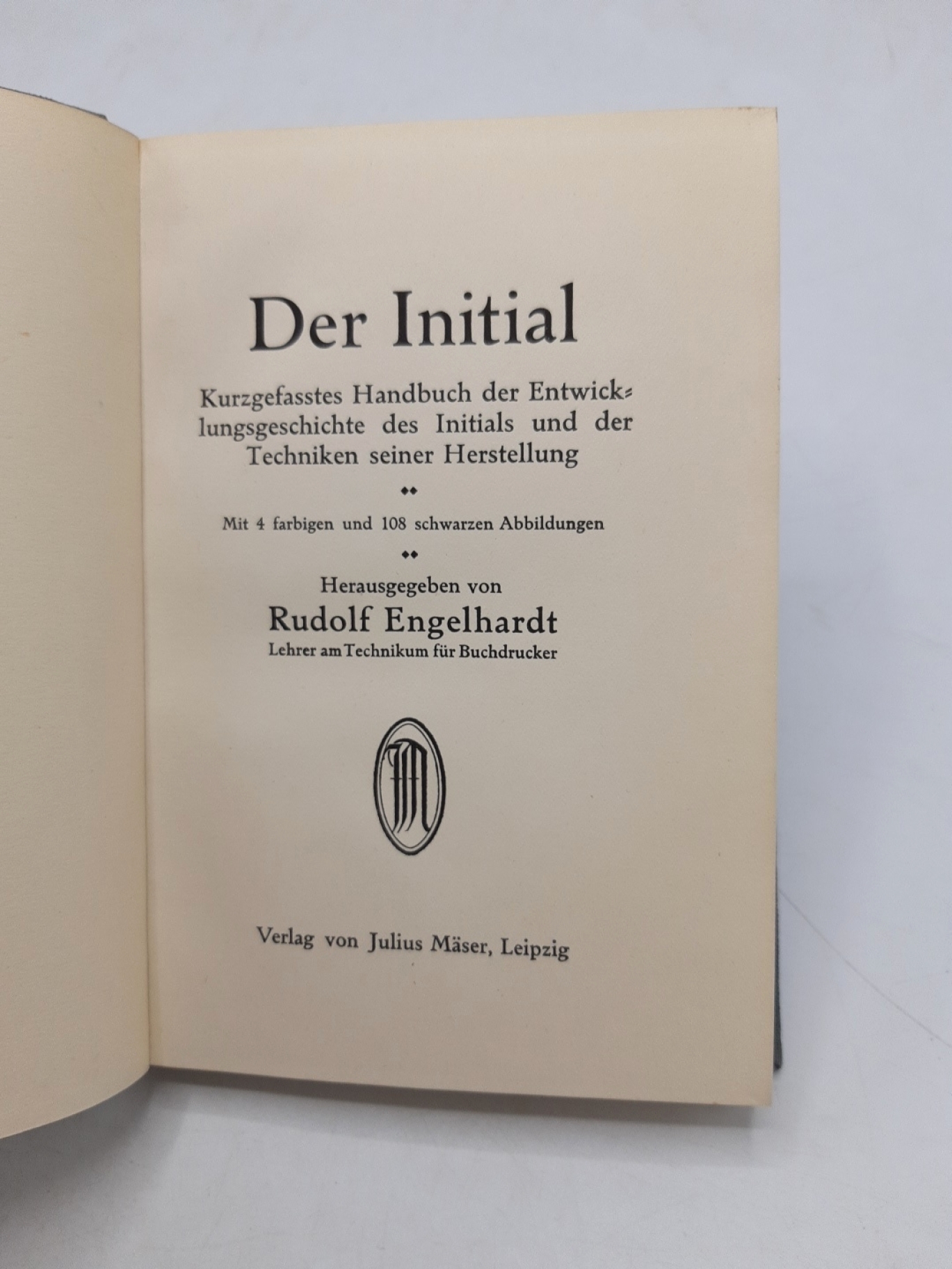 Engelhardt, Rudolf: Der Initial. Kurzgefasstes Handbuch der Entwicklungsgeschichte des Initials und der Techniken seiner Herstellung.