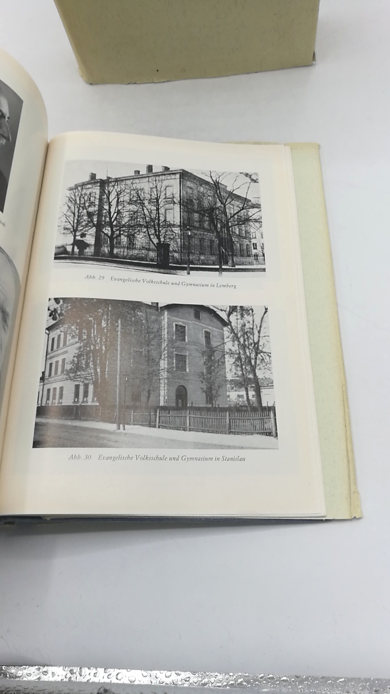 Hilfskomitee der Galiziendeutschen (Hrsg.): Heimat Galizien. Ein Gedenkbuch + Neubeginn und Aufbruch. Heimatbuch der Galiziendeutschen. Teil 2. (= 2 Teile in 2 Bänden)