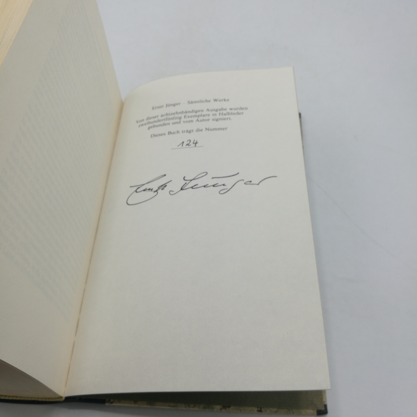 Ernst Jünger: Sämtliche Werke. Vom Autor signierte und in Halbleder gebundene Vorzugsausgabe. Numeriert: Nummer 124 von 250