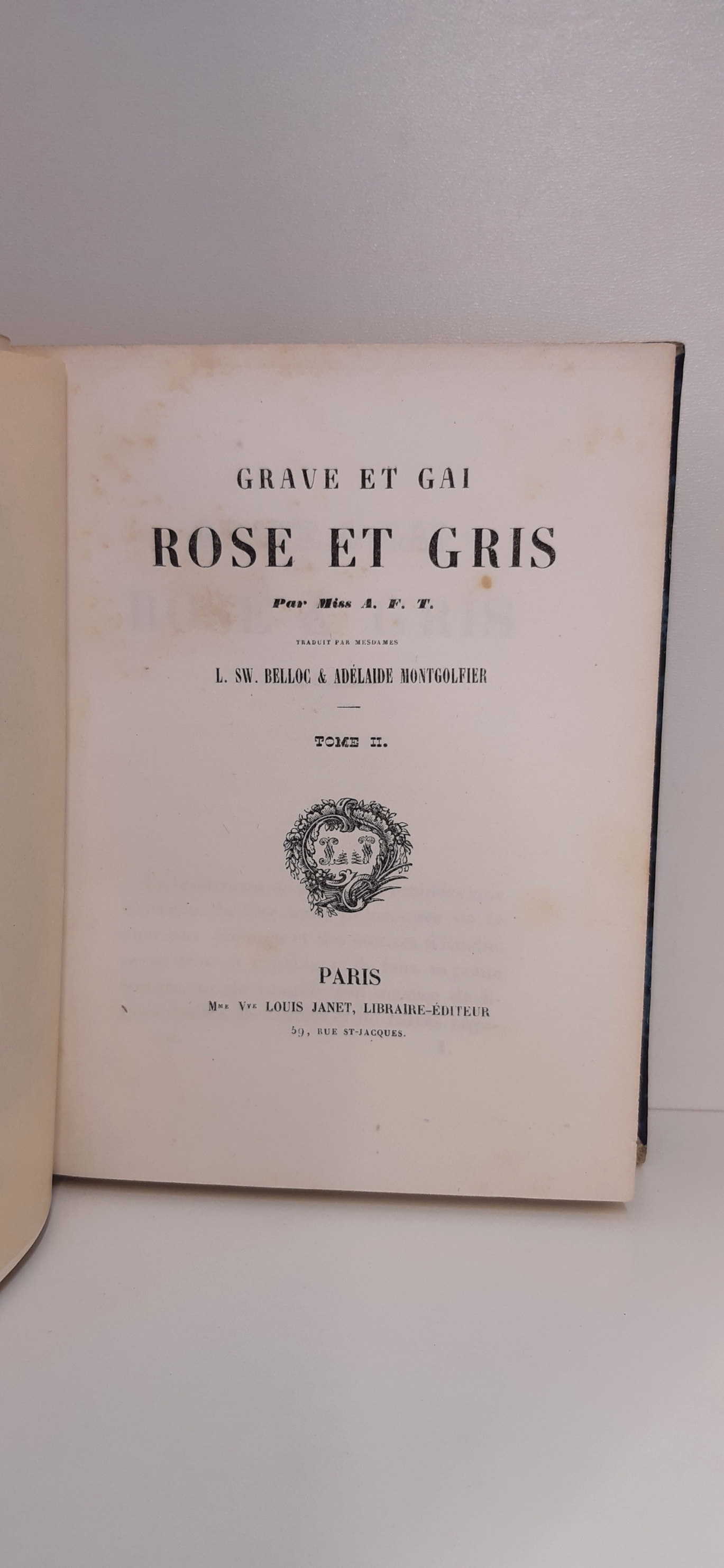 Miss A. F. T.: GRAVE ET GAI ROSE ET GRIS