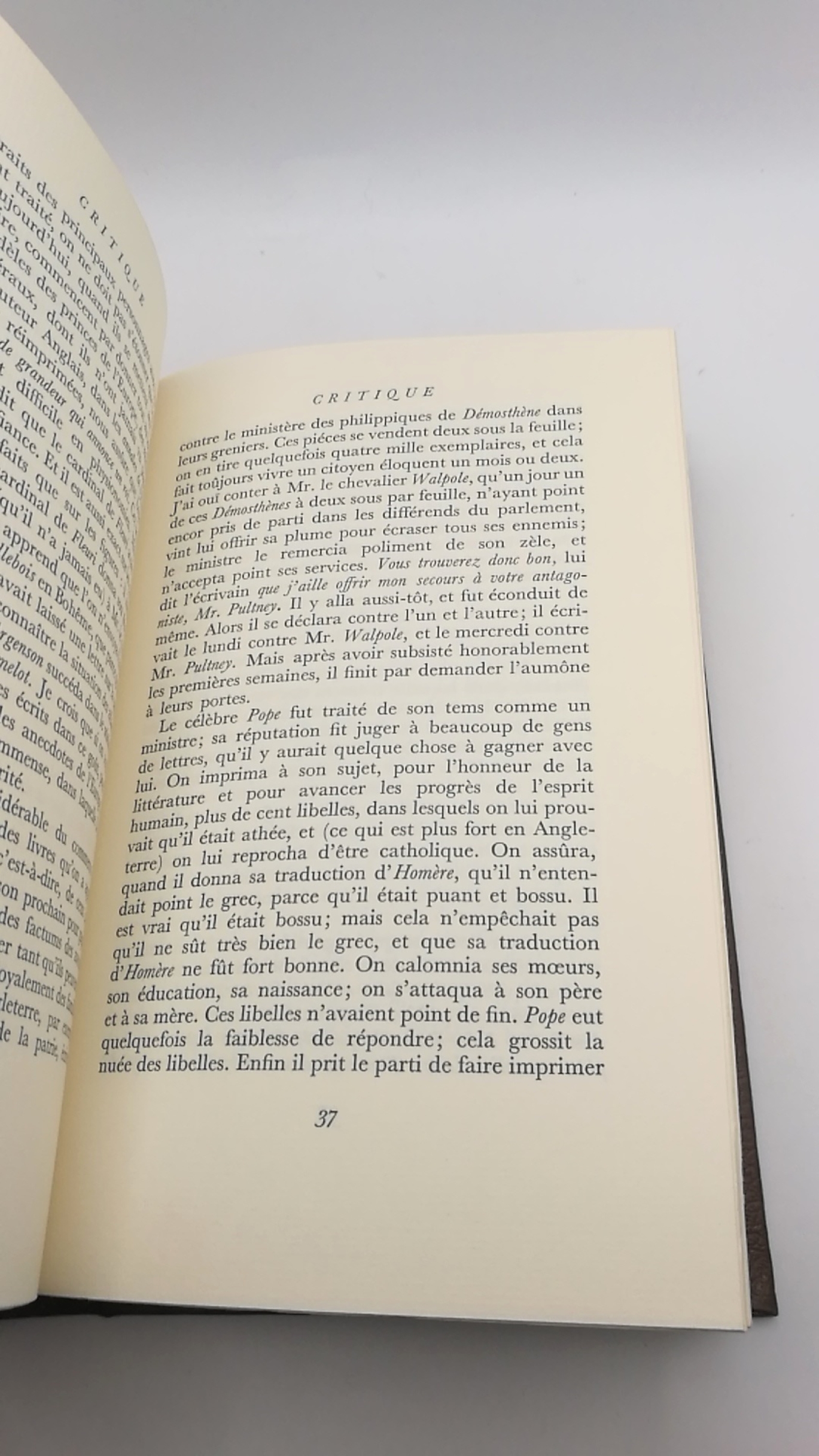 Voltaire: Mélanges philosophiques, littéraires et historiques Introduction de Pierre Gaxotte