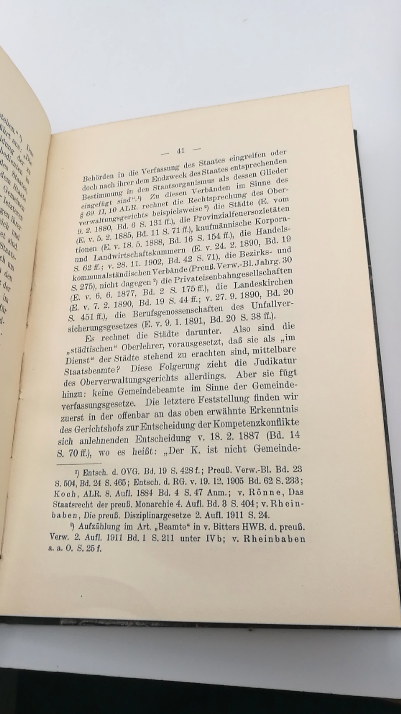 Giese, Dr. jur. Friedrich: Der Beamtencharakter der Direktoren und Oberlehrer an den nicht vom Staate unterhaltenen höheren Lehranstalten in Preußen