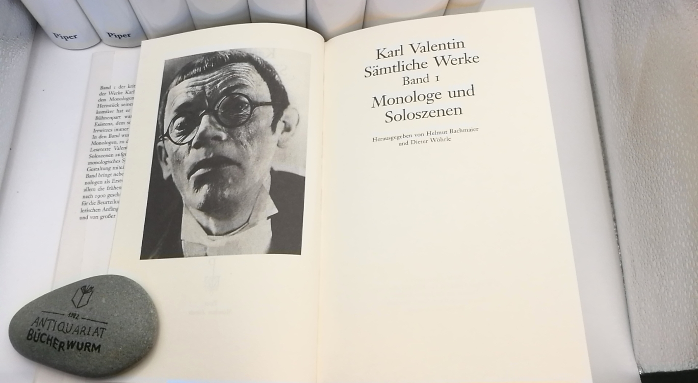 Bachmaier / Wöhrle, Helmut / Dieter: Karl Valentin. Sämtlicher Werke in acht Bänden. 8 Bde + 1 Reg. (=9 Bände = vollst.) Herausgegeben auf Grundlage der Nachlaßbestände des Theatermuseums d. Universität zu Köln, des Stadtarchivs und d. Stadtbibliothek Mün