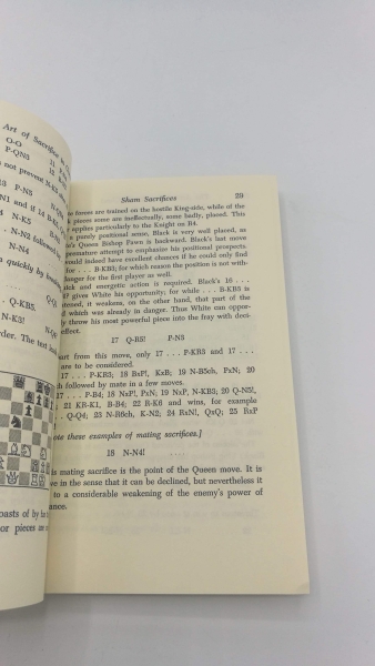 Spielmann, Rudolf: The art of sacrifice in chess a great master of brilliant combinations shows you how to win games by giving up material!