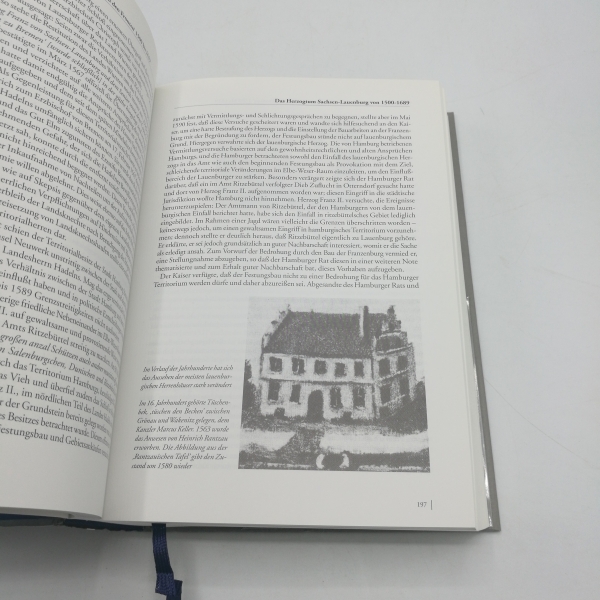 Opitz, Eckardt (Herausgeber): Herzogtum Lauenburg Das Land und seine Geschichte; ein Handbuch / hrsg. von Eckardt Opitz. [Fotos: Reinhard Scheiblich