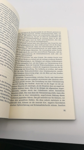 Kreuzer, Arthur [Hrsg.]: Alte Menschen als Täter und Opfer Alterskriminologie und humane Kriminalpolitik gegenüber alten Menschen