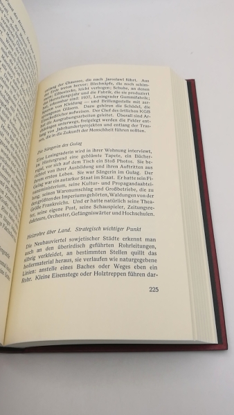 Schlögel, Karl: Das Wunder von Nishnij oder Die Rückkehr der Städte Berichte und Essays.