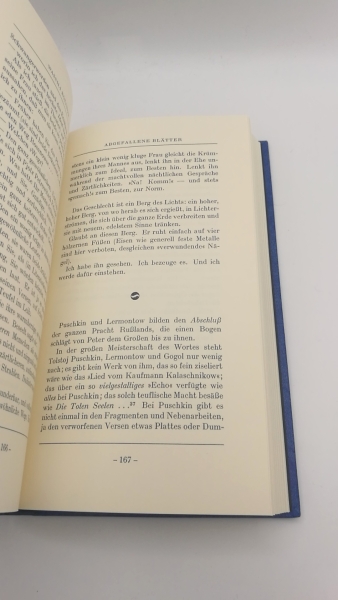 Wassili Rosanow: Abgefallene Blätter. Prosa, Von Eveline Passel aus dem Russischen übersetzt, kommentiert und mit einem Nachwort versehen. Vorzugsausgabe, gebunden in kobaltblaues Leder. 4. Serie der Anderen Bibliothek "AB 109–144" (hier Band 130). Schwar