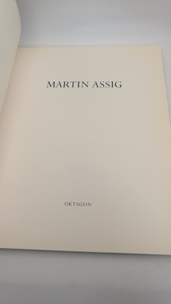 Saarland Museum Saarbrücken (Hrsg.), : Martin Assig. Saarland Museum Saarbrücken 9.6-1.9.1996/ Kunsthalle zu Kiel 15.9-10.11.1996/ Museum van Hedendaagse Kunst Gent 21.12.1996-12.2.1997/ . Katalog von Ernest W.Uthemann.