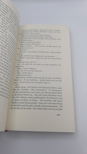 Josef Skvorecky: Feiglinge. Aus dem Tschechischen von Karl-Heinz Jähn. Ohne die Beigabe (Notenblatt). Die Andere Bibliothek. Herausgegeben von Hans Magnus Enzensberger. Limitierte Vorzugsausgabe. 999 Exemplare. Hier nicht nummeriert.