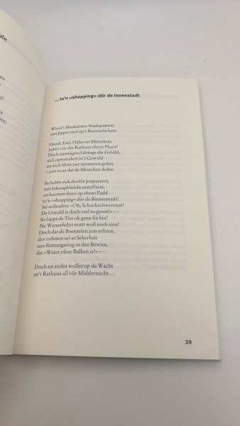 Dünnbier, Ernst B.R.: Bremische Schmunzelgeschichten Bd. 4., Segg eenfach "Moiin!" : - und auf dem "Palaverdeck" wird beim "Rees an Bord" das Bremer- und Weltgeschehen erklärt ...