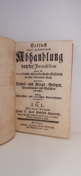 Laurentii, Johann Gottlieb: 	Versuch einer gründlichen Abhandlung von der Jurisdiction gegen die excedirende und verbrechende Soldaten im Heil. Römischen Reich, aus denen Landes- und Kriegs-Gesetzen, Verordnungen und Befehlen entworffen, auch mit historis