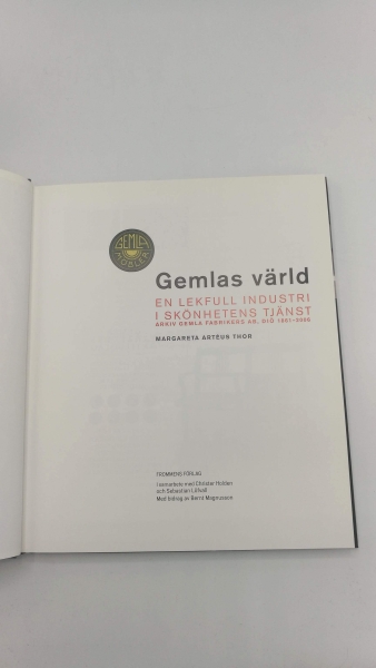 Artéus Thor, Margareta: Gemlas värld. En lekfull industri i skönhetens tjänst. Arkiv Gemla fabrikers AB, Diö, 1861-2006.