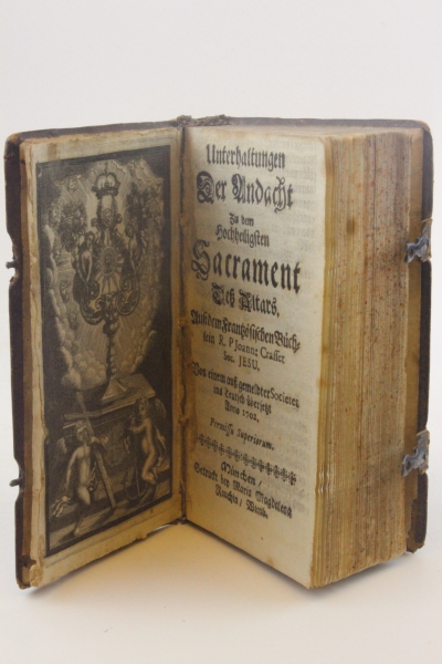 Predigten: Unterhaltungen Der Andacht zu dem Hochheiligsten Sacrament Deß Altars. Aus dem französischen Büchlein R. P Joann: Crasset Soc. JESU.