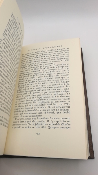 Voltaire: Mélanges philosophiques, littéraires et historiques Introduction de Pierre Gaxotte