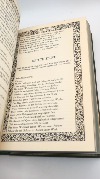 Gundolf, Friedrich (Hrgs.): Was ihr wollt. Mass für Mass. Troilus und Cressida. Timon von Athen. Shakespeare in Deutscher Sprache. VIII. [8.] Band.