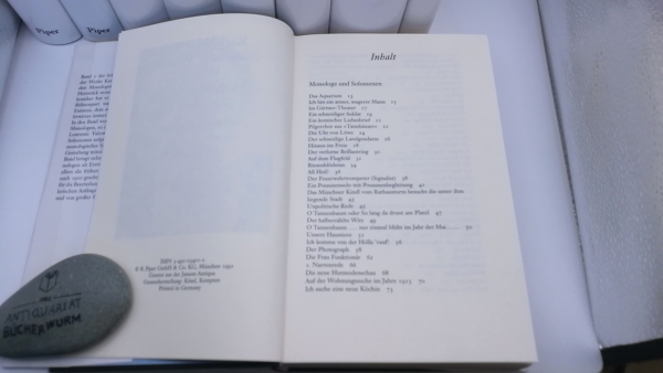 Bachmaier / Wöhrle, Helmut / Dieter: Karl Valentin. Sämtlicher Werke in acht Bänden. 8 Bde + 1 Reg. (=9 Bände = vollst.) Herausgegeben auf Grundlage der Nachlaßbestände des Theatermuseums d. Universität zu Köln, des Stadtarchivs und d. Stadtbibliothek Mün