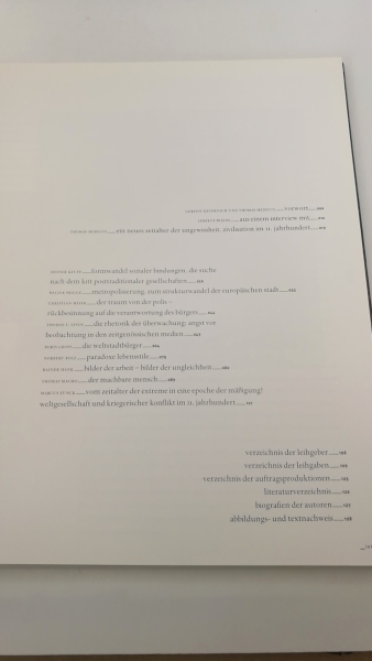 Sievernich, Gereon (Hrgs.): 7 Hügel. Bilder und zeichen des 21. Jahrhunderts. 7 Bände (=vollst.) 4. Mai - 29. Oktober 2000 im Martin-Gropius-Bau Berlin. Eine Ausstellung der Berliner Festspiele.