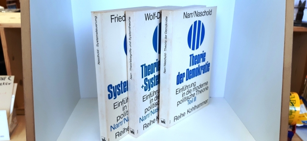 Narr, Wolf-Dieter, u. Frieder Naschold., : Einführung in die moderne politische Theorie. Teil I, II, III Theoriebegriffe u Systemtheorie,  Systemsteuerung, Theorie der Demokratie.