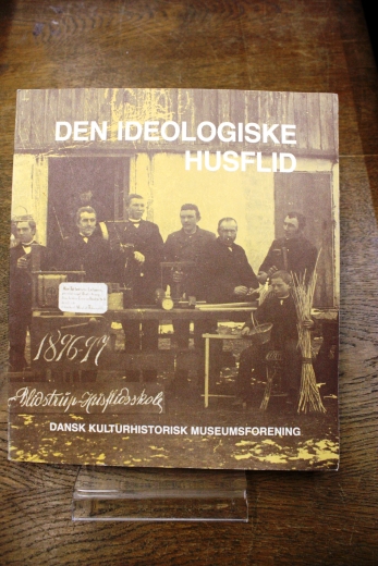 Hess, Carsten (Red.): Den ideologiske husflid. Arv og Eje 1980.