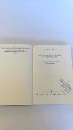 Pross, Helge: Manager und Aktionäre in Deutschland. Untersuchungen zum Verhältnis von Eigentum und Verfügungsmacht. Frankfurter Beiträge zur Soziologie. Band 15.